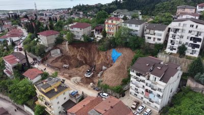 İzmit Belediyesinden iki gün önce Topçular Mahallesi'nde 5 binanın tahliyesine