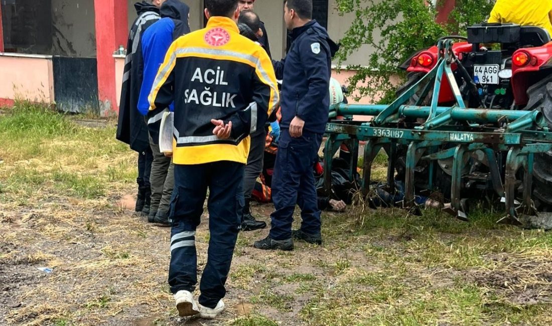Malatya'nın Kale ilçesinde eski mahalle muhtarı, bahçede traktörün altında ölü