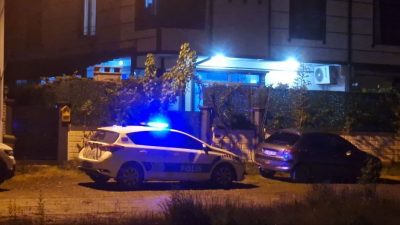 Sakarya’nın Kocaali ilçesinde çocuklarının gözü önünde tartıştığı eşini boğazını keserek