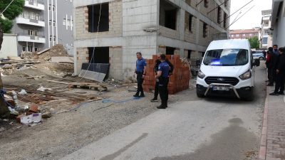 Malatya'nın Battalgazi ilçesinde bir inşaatta hilti ile çalışma yaptığı esnada