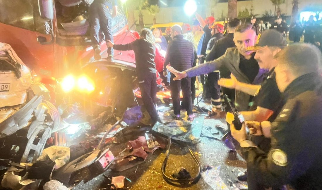 Giresun’da Karadeniz Sahil Yolu’nun liman mevkiinde tır ile iki otomobilin