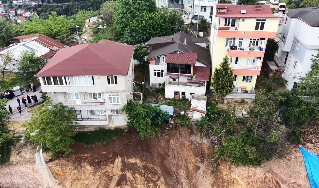 Kocaeli'nin İzmit ilçesinde temel kazısı sırasında toprak kaymasına yol açarak