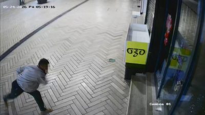 İzmit Fethiye Caddesi'nde dün gece yaşanan ve 8 dükkanın vitrin