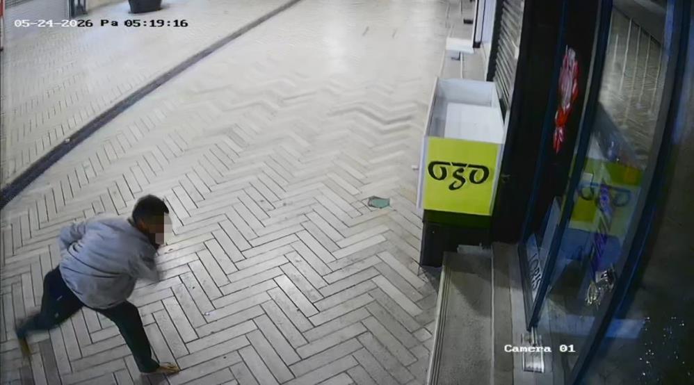 İzmit Fethiye Caddesi'nde dün gece yaşanan ve 8 dükkanın vitrin