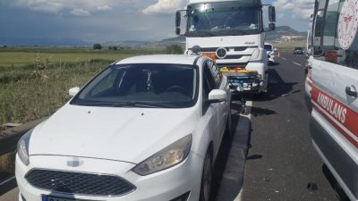 Tarsus-Adana-Gaziantep (TAG) Otoyolu’nda, arızalanan ve lastiklerinden dumanlar yükselen bir tıra