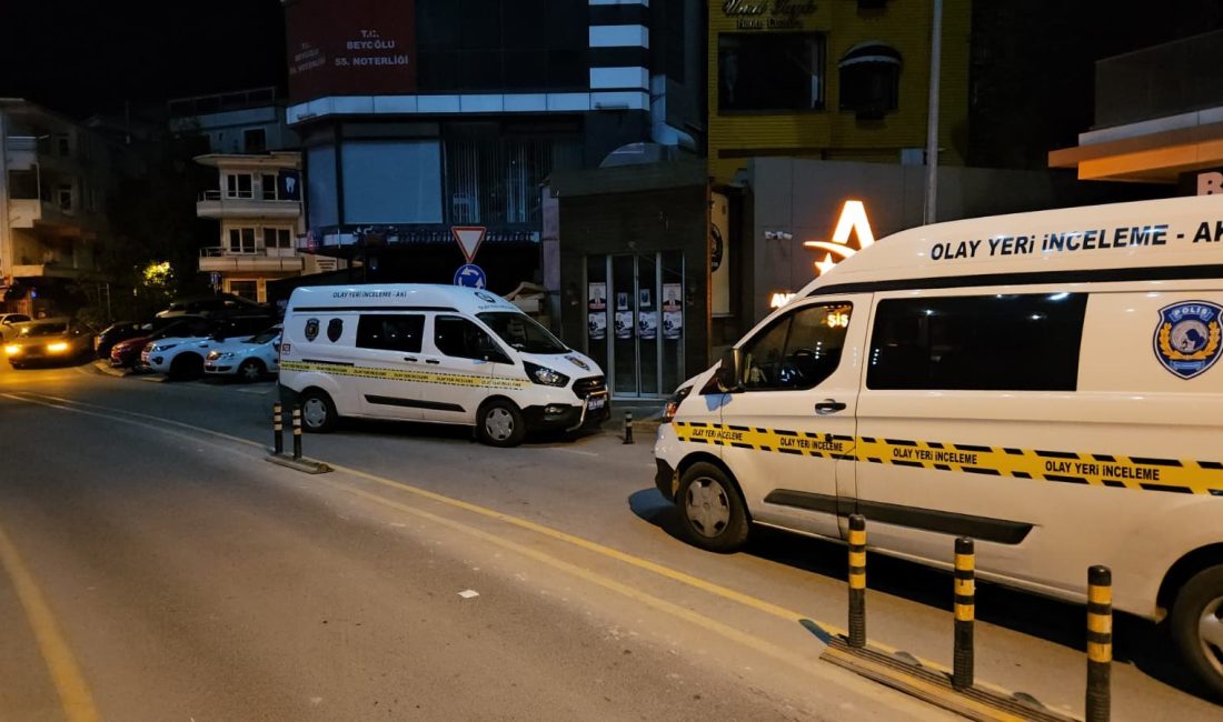 İstanbul Şişli’de gece yarısı bir iş yerinin önünde kimliği belirsiz