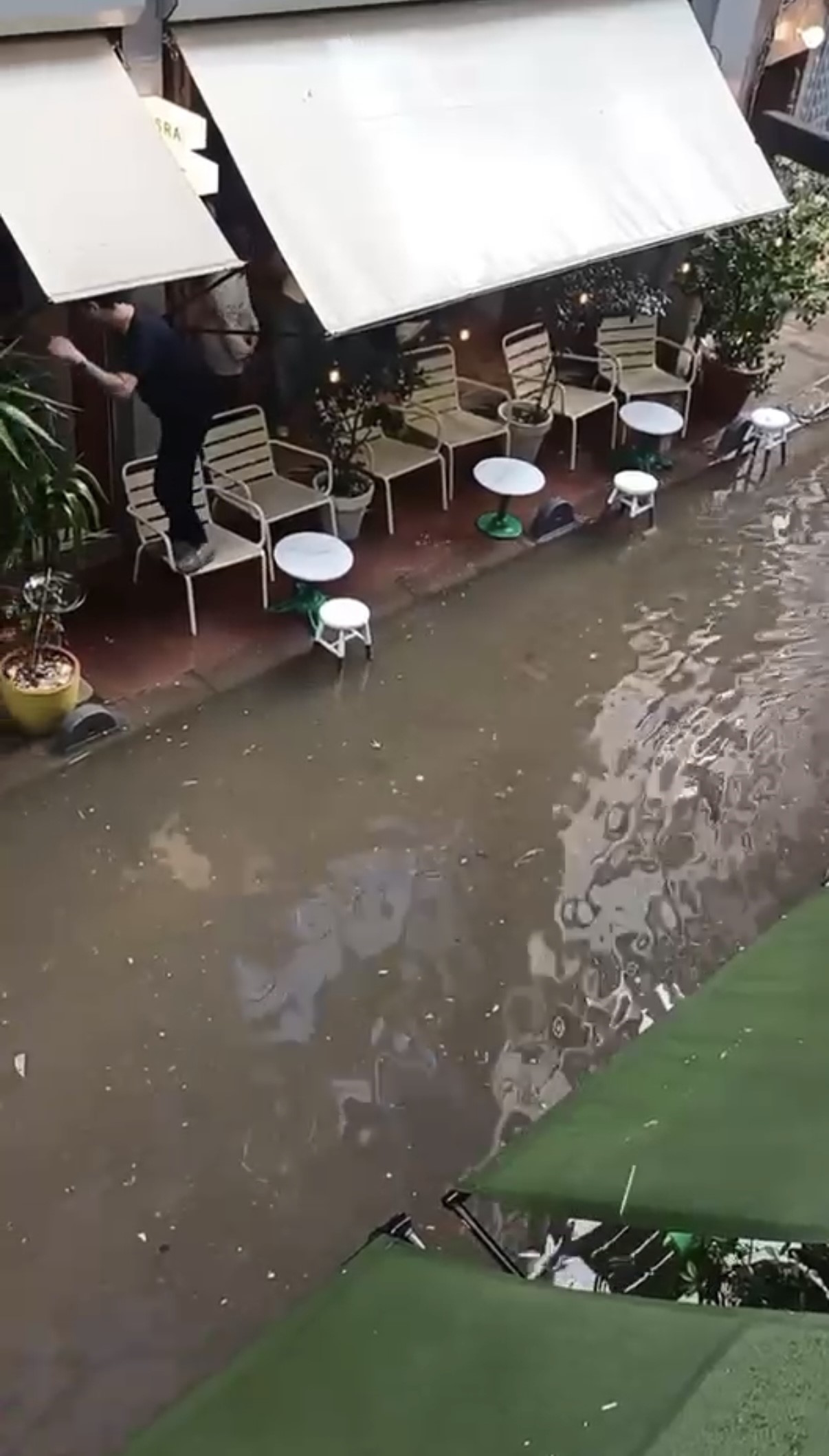 Kocaeli’de Kurban Bayramı’nın ikinci gününde öğle saatlerinden sonra aniden bastıran