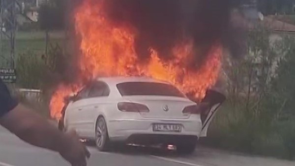 Amasya-Tokat karayolu üzerinde iki otomobilin çarpışması sonucu meydana gelen feci