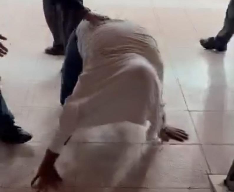 Yozgat Şehirler Arası Otobüs Terminali'nde dün gün ortasında yolcuların ve