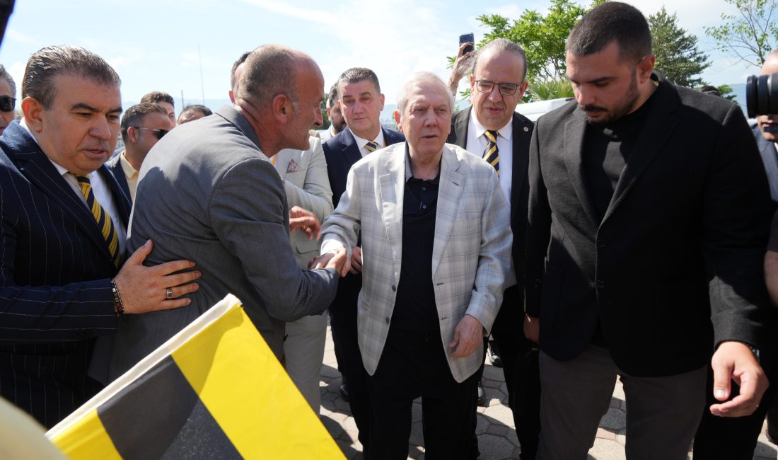 Fenerbahçe Kulübü Başkan Adayı Aziz Yıldırım, Kocaeli'de taraftarlarla bir araya
