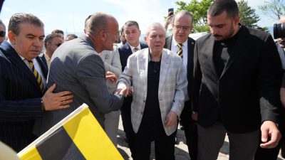 Fenerbahçe Kulübü Başkan Adayı Aziz Yıldırım, Kocaeli'de taraftarlarla bir araya
