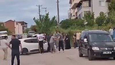 Kocaeli’nin Gölcük ilçesinde, iki aile arasında henüz belirlenemeyen bir nedenle
