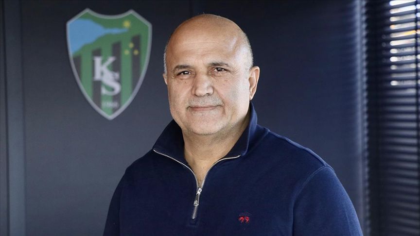 Yeşil-siyahlı camiada nefesler tutuldu ve tüm gözler bugün gerçekleştirilecek olan