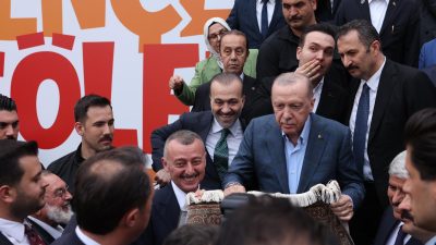Kocaeli Büyükşehir Belediye Başkanı Tahir Büyükakın, "Bir Gençlik Şöleni" için