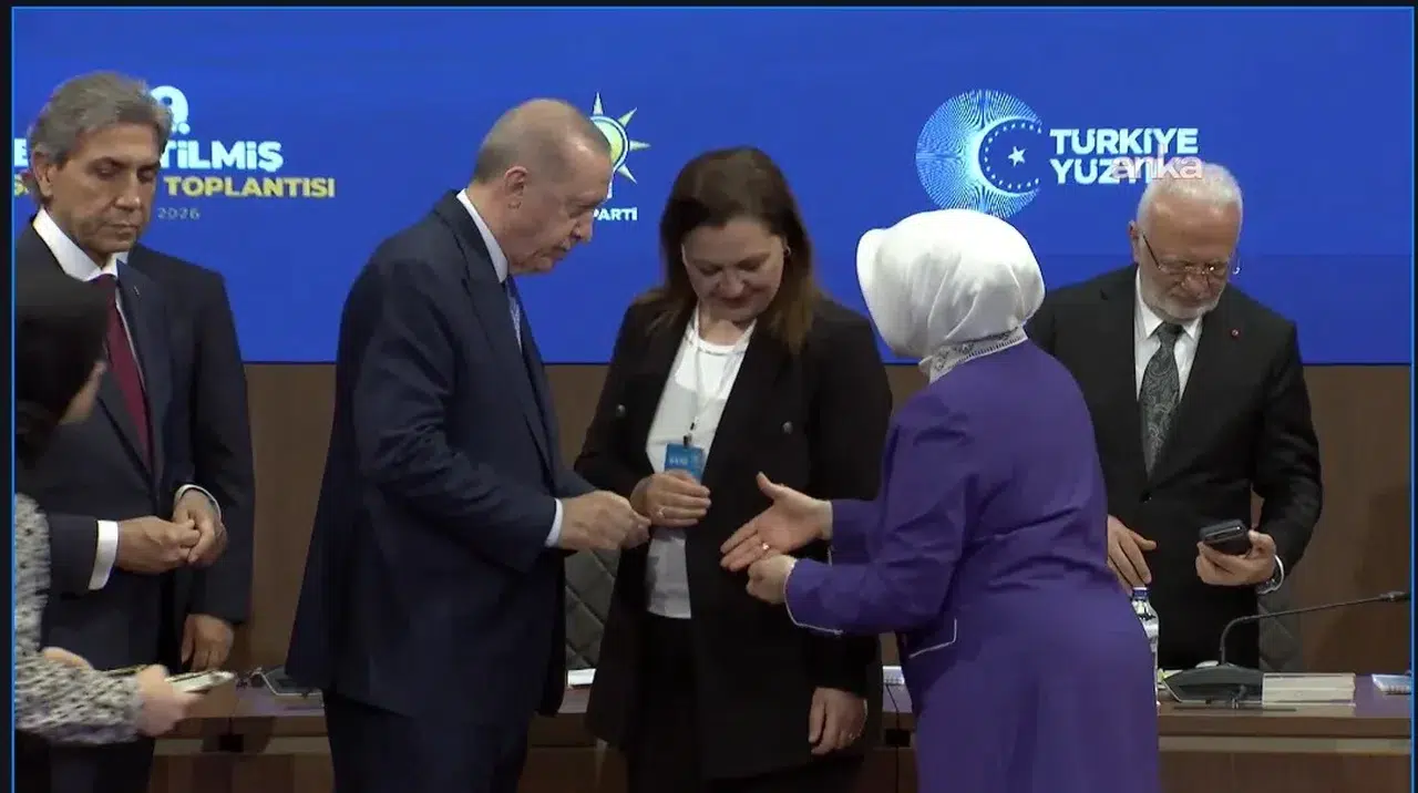 Afyonkarahisar Belediye Başkanı Burcu Köksal, AK Parti’ye katıldı; Cumhurbaşkanı Erdoğan’ın
