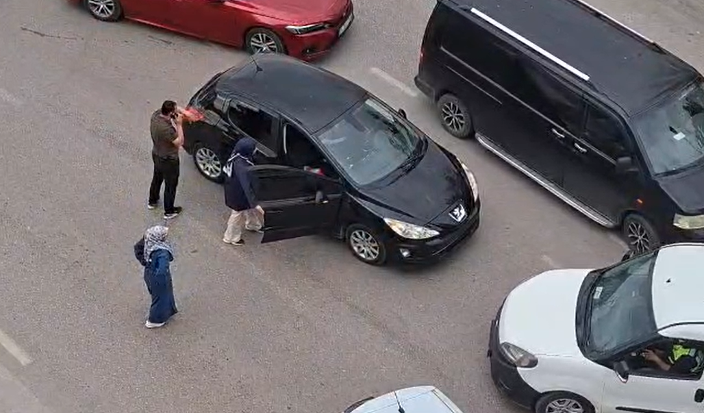 İzmit-İstanbul yan yolunda meydana gelen maddi hasarlı kazada, erkek sürücü