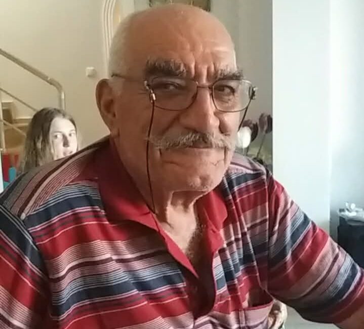 İzmit Kapanönü çarşısının sevilen isimlerinden, TÜPRAŞ emeklisi Yurdaer Uslu (78),