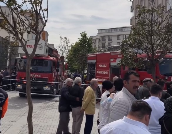 Kocaeli’nin Gebze ilçesinde meydana gelen yangın paniğe yol açtı. Kent
