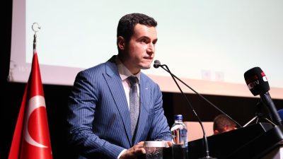 Kocaeli Büyükşehir Belediye Meclisi'nde 19 Mayıs kutlamaları için söz alan