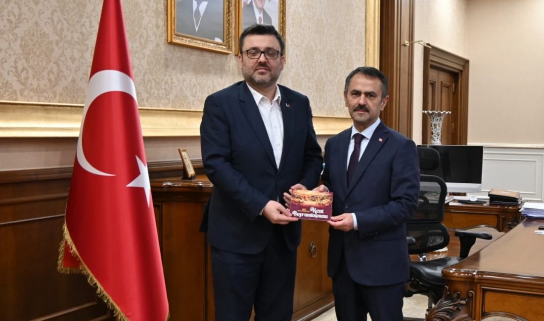 Kocaeli Kent Konseyi Başkanı Kadir Çetin, Vali İlhami Aktaş’ı ziyaret