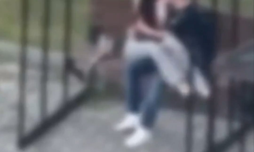 Adana’nın Çukurova ilçesinde, halkın kullanımına açık bir dinlenme parkında iki