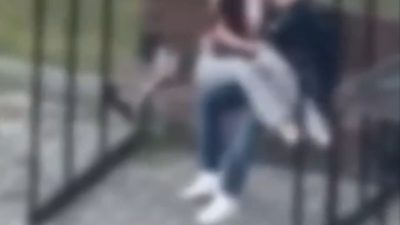Adana’nın Çukurova ilçesinde, halkın kullanımına açık bir dinlenme parkında iki