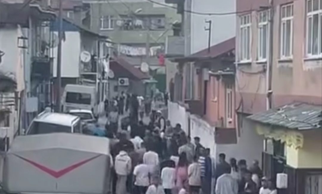 Kocaeli'de henüz belirlenemeyen bir nedenle çıkan tartışma, kısa sürede büyüyerek