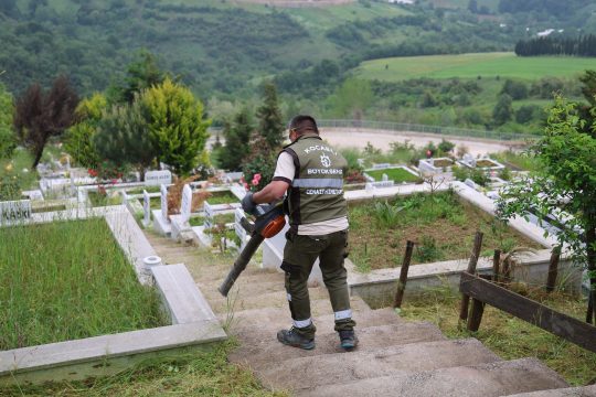 Kocaeli Büyükşehir Belediyesi, Kurban Bayramı öncesinde il genelindeki mezarlık ve