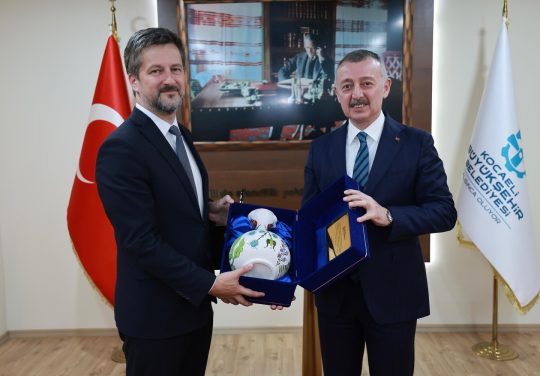 Kocaeli'de diplomasi trafiği hız kesmeden devam ediyor. Kocaeli Büyükşehir Belediye