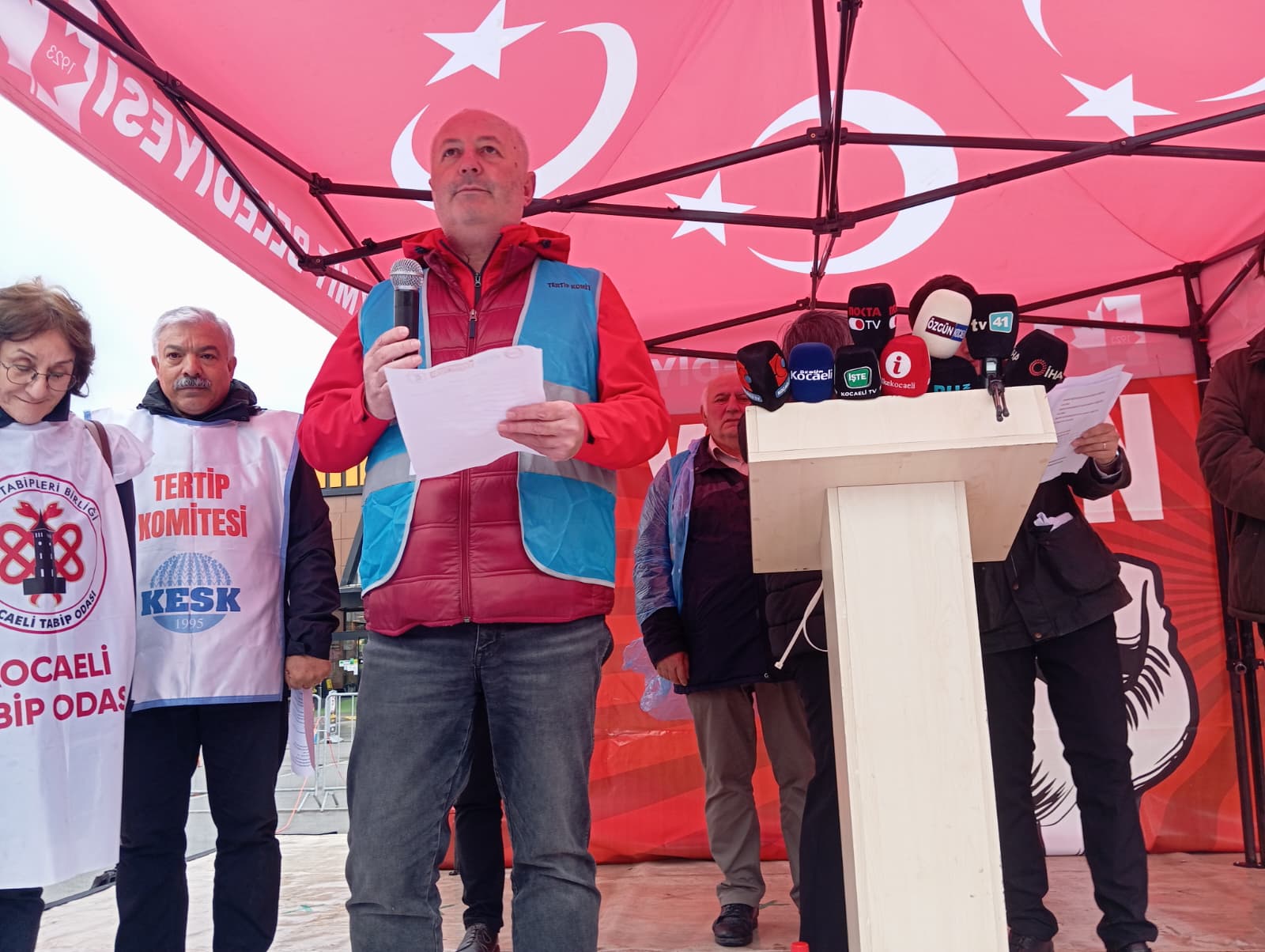 İzmit Sabri Yalım Parkı’ndan Real AVM bölgesine kadar uzanan kortejlerde