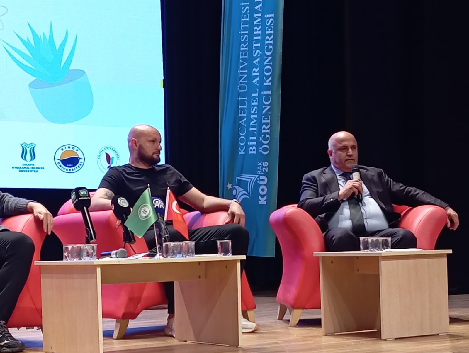 Kocaelispor Başkanı Recep Durul, Kocaeli Üniversitesi Umuttepe Kampüsü’nde düzenlenen panelde