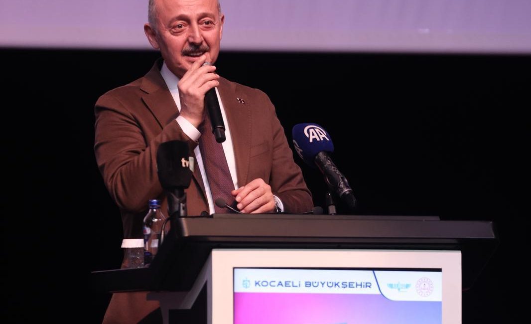 Kocaeli Büyükşehir Belediyesi tarafından lise öğrencilerinin eleştirel düşünme ve ifade