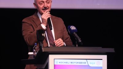 Kocaeli Büyükşehir Belediyesi tarafından lise öğrencilerinin eleştirel düşünme ve ifade