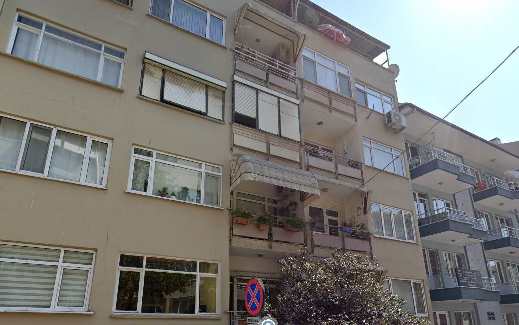 İzmit esnaflarından Kazım Sarıkaya’nın 18 yaşındaki oğlu Eren Sarıkaya, oturduğu