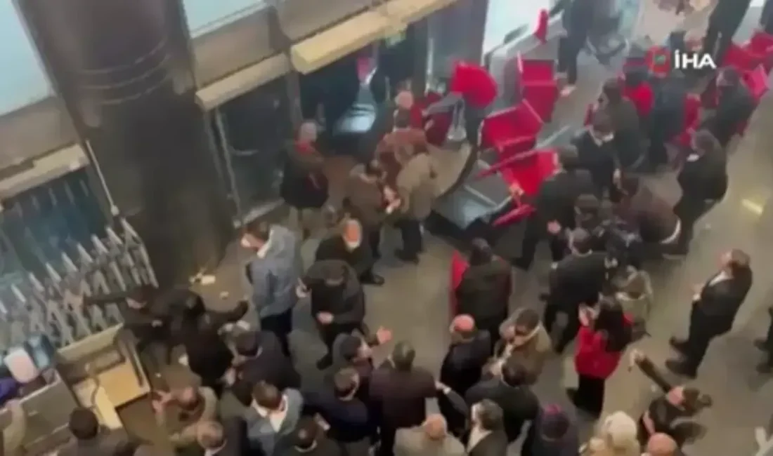Cumhuriyet Halk Partisi (CHP) Genel Merkezi'nde sular durulmuyor. "Mutlak butlan"