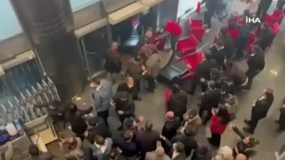Cumhuriyet Halk Partisi (CHP) Genel Merkezi'nde sular durulmuyor. "Mutlak butlan"