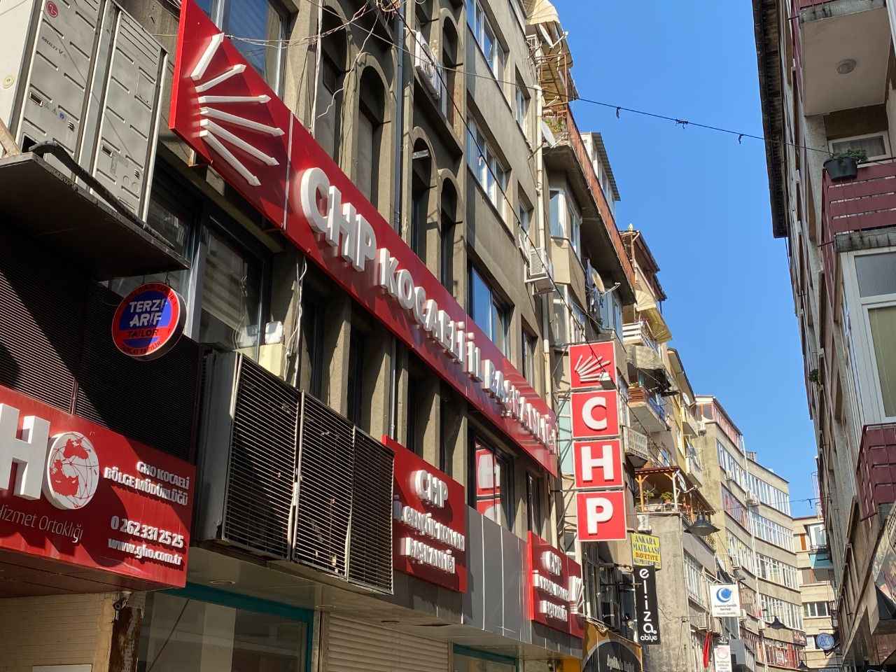 Kocaeli’de Cumhuriyet Halk Partisi (CHP) ilçe örgütleri ve gençlik kollarına