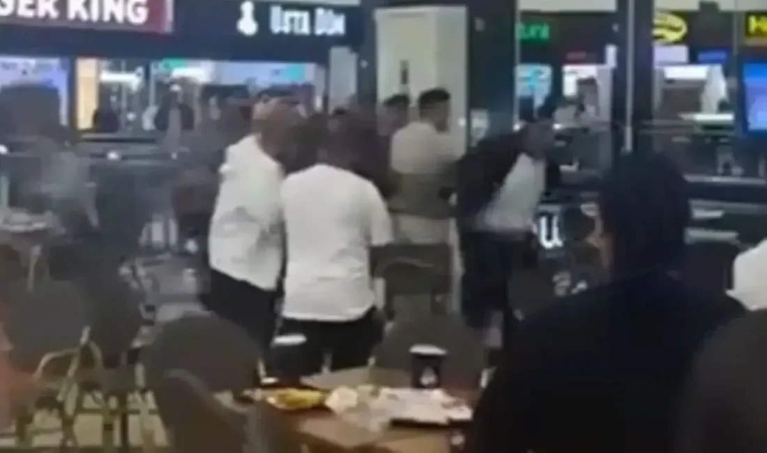 İzmit’te bir alışveriş merkezinin yemek katında iki grup arasında çıkan