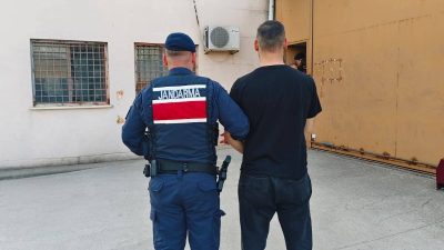Kocaeli İl Jandarma Komutanlığı ekipleri, uyuşturucu madde ticareti suçundan hakkında