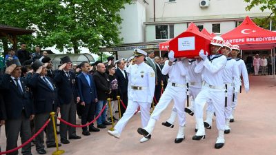 Kocaeli, bir kahramanını daha ebediyete uğurlamanın derin hüznünü yaşıyor. Kartepe