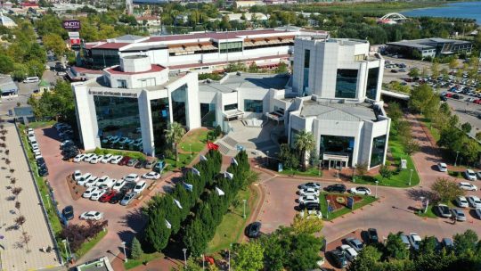 Kocaeli Büyükşehir Belediyesi, Başkan Tahir Büyükakın ve belediye yöneticilerinin adını