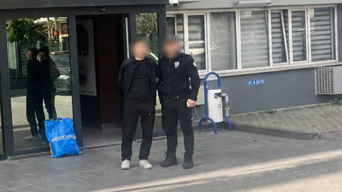 Kocaeli’de emniyet güçlerinin aranan şahıslara yönelik yürüttüğü operasyonlar kapsamında, Gebze