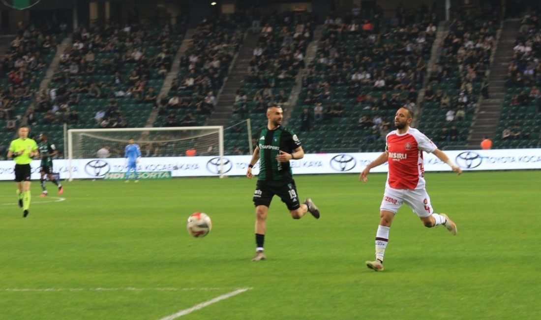 Kocaelispor-Fatih Karagümrük maçında 30 bin kapasiteli Kocaeli Stadı’nda tribünler boş