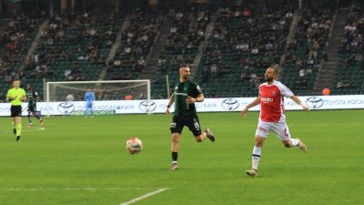 Kocaelispor-Fatih Karagümrük maçında 30 bin kapasiteli Kocaeli Stadı’nda tribünler boş