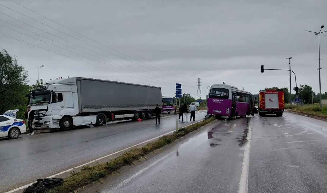 Sakarya’nın Akyazı ilçesinde dün akşam saatlerinde yürekleri ağza getiren zincirleme