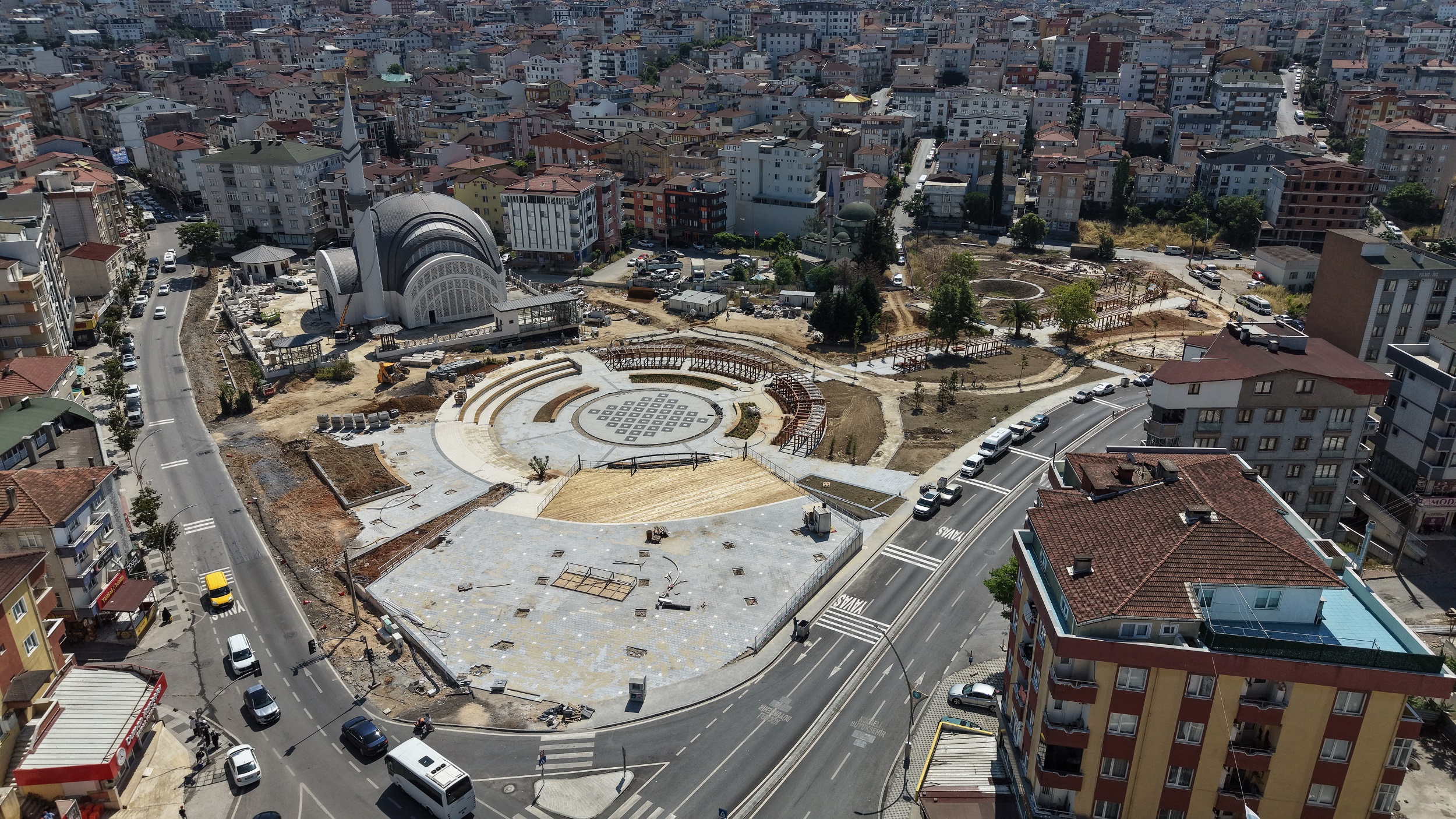 Kent meydanında buluşmaya çok az kaldı