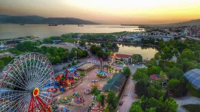 Kocaeli’de binlerce öğrencinin beklediği büyük karne şenliği bugün kapılarını açtı.