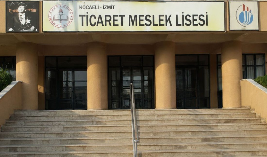 Uzun yıllar boyunca İzmit Ticaret Mesleki ve Teknik Anadolu Lisesi'nde