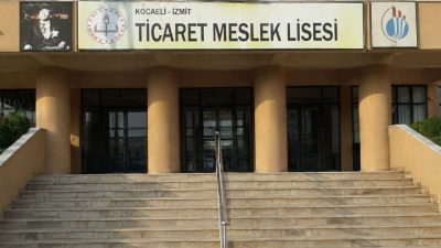 Uzun yıllar boyunca İzmit Ticaret Mesleki ve Teknik Anadolu Lisesi'nde