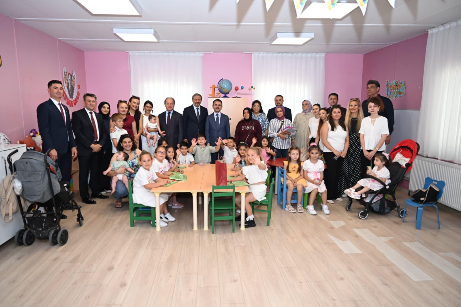 Vali Aktaş, Kartepe Hasanpaşa İlkokulu'nda karne heyecanına ortak oldu